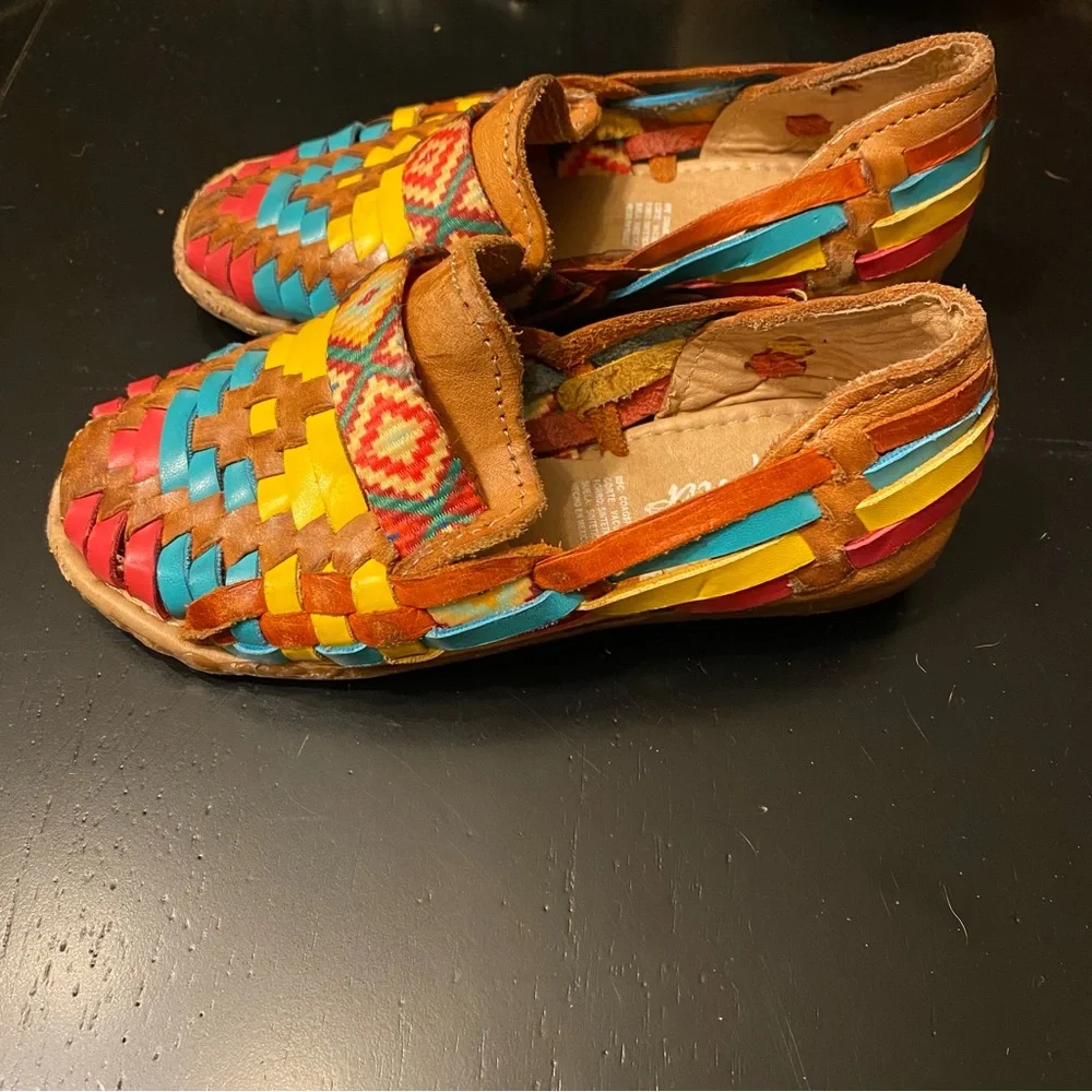 Lupita’s Kids beautifully vibrant colored Huaraches Size 11
